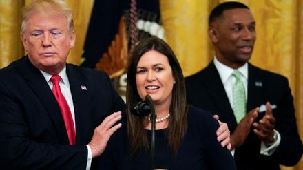 Sarah Sanders und Präsident Donald Trump am Donnerstag (Ortszeit).
