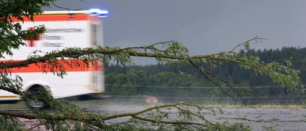 Das Unwetter hat in Biessenhofen, Bayern, Spuren hinterlassen.