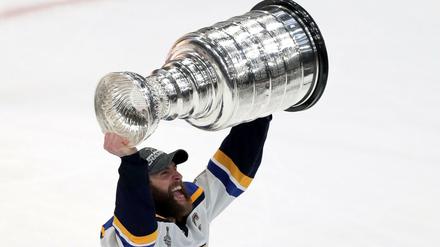 Geschichte gemacht. Alex Pietrangelo, Kapitän der St. Louis Blues, mit dem Stanley Cup