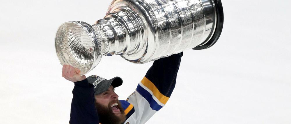 Geschichte gemacht. Alex Pietrangelo, Kapitän der St. Louis Blues, mit dem Stanley Cup