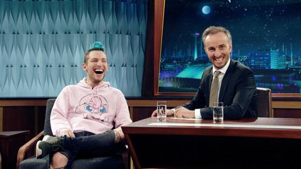 Gute Stimmung. Youtuber Rezo (links) und Moderator Jan Böhmermann im Studio von "Neo Magazin Royale".