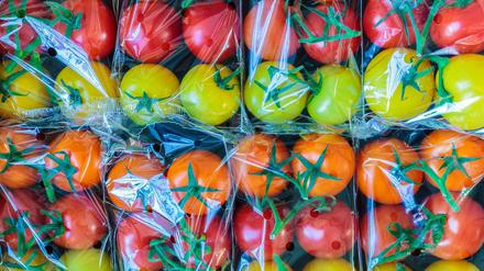 Abgepackte Tomaten im Supermarkt