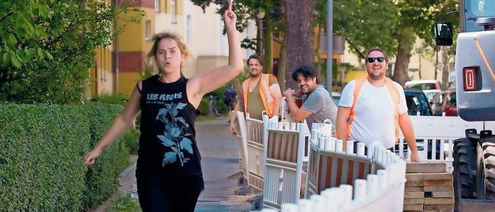 Volle Kraft voraus. Kim (Martina Schöne-Radunski) hat die Langeweile satt. Sie verändert kurzerhand ihren Körper. 