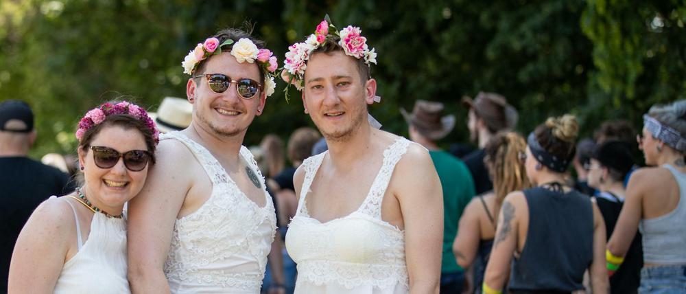 Instagrammable: Diese Besucher des Festivals "Rock im Park" nehmen den Trend wohl eher auf die Schippe.
