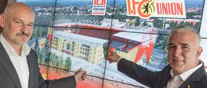 Dirk Thieme (l), Vorstandsvorsitzender der «An der Alten Försterei» Stadionbetriebs AG, und der Präsident des 1. FC Union Berlin, Dirk Zingler.