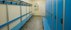 Mitunter Ort des Verbrechens und Tabuzone: Die Umkleidekabine.