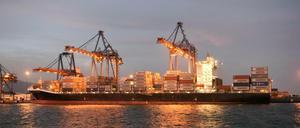 Äpfel und Mandelkern werden künftig für indische Importeure - hier der Hafen von Visakhapatnam - teurer.