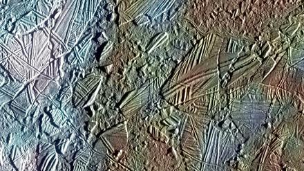 Zutat für Leben? Eisschollen und Platten auf dem Ozean des Jupitermonds Europa, in dem Forscher jetzt mithilfe des Weltraumteleskops Hubble Hinweise auf Kochsalz gefunden haben. 