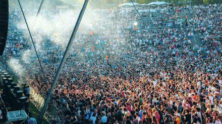 Mit Schwung geht’s in die zwei freien Tage. Vielleicht zum Mittanzen beim Open-Air in der Parkbühne Wuhlheide?