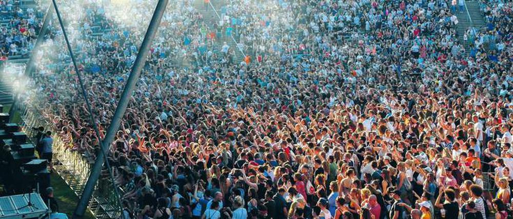 Mit Schwung geht’s in die zwei freien Tage. Vielleicht zum Mittanzen beim Open-Air in der Parkbühne Wuhlheide?