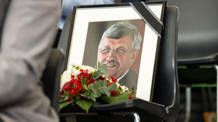 Ein Porträtfoto des erschossenen Kasseler Regierungspräsidenten Walter Lübcke (CDU) beim Hessentag