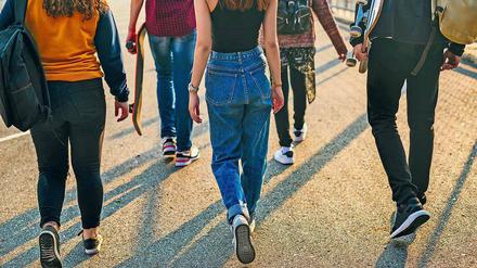 Tschüss Schule! Rund 15 000 Schülerinnen und Schüler machten in diesem Jahr in Berlin ihr Abitur. 