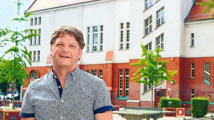 Detlef Pawolleks frühere Neuköllner Hauptschule wurde 2010 mit einer Realschule zur Sekundarschule fusioniert. Jetzt unterschrieb er erstmals Abiturzeugnisse.