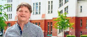 Detlef Pawolleks frühere Neuköllner Hauptschule wurde 2010 mit einer Realschule zur Sekundarschule fusioniert. Jetzt unterschrieb er erstmals Abiturzeugnisse.