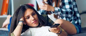 Lieber mal offline. Smartphones und Tablets sind nicht nur Zeitfresser, sie können auch süchtig und sogar depressiv machen