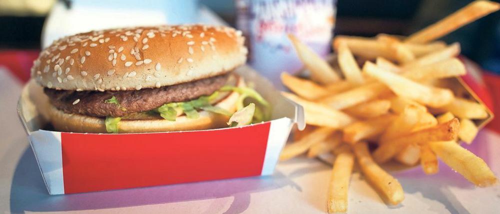 Ein Bild der Vergangenheit? Bald könnten Mc-Donald's-Burger nicht mehr in Pappe, sondern Graspapier verpackt sein.