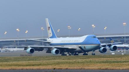Noch fliegt die Air Force One in babyblau. .