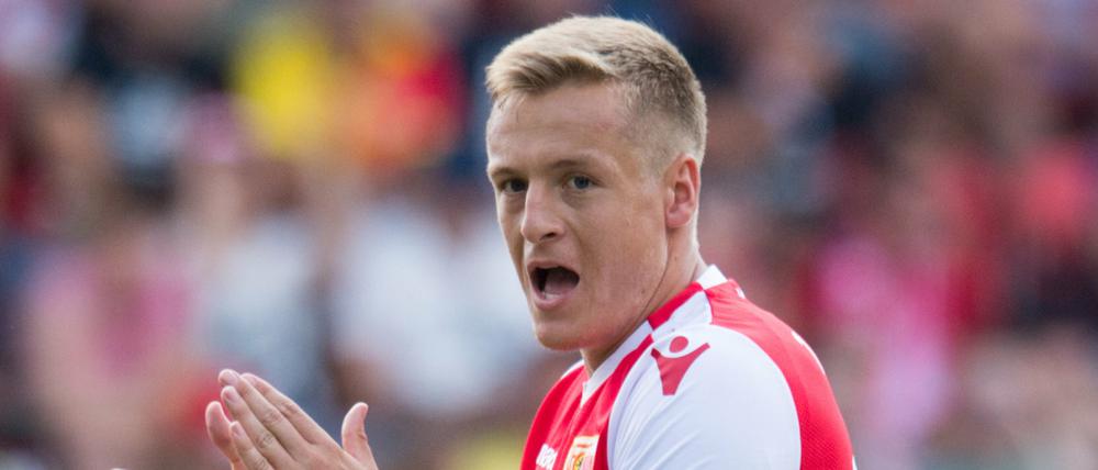 Klatscht weiter in Köpenick. Felix Kroos bleibt Union auch in der Bundesliga erhalten.