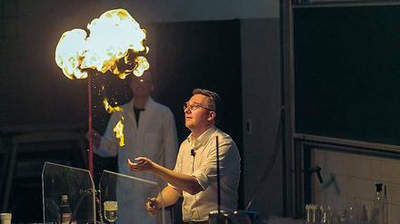 Wissenschaft mit Wow-Effekt: Bei der Experimentalvorlesung der Chemie gibt es Überraschungsmomente mit Knalleffekt. 