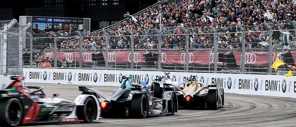 Rennen auf dem Feld. Im Mai fand das Formel-E-Rennen in Berlin zum vierten Mal auf dem ehemaligen Flughafengelände in Tempelhof statt.