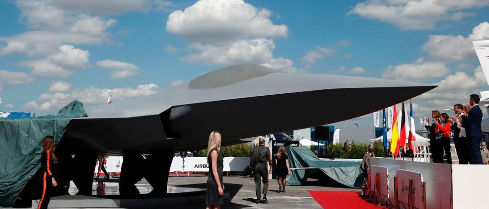 Auf der Luftfahrtmesse bei Paris wurde ein erstes Modell des neuen Kampfflugzeugs enthüllt.
