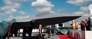 Auf der Luftfahrtmesse bei Paris wurde ein erstes Modell des neuen Kampfflugzeugs enthüllt.
