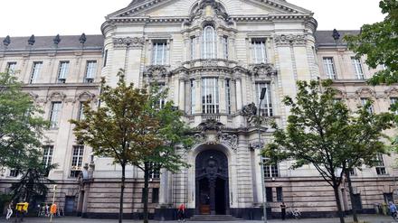 Im Landgericht Berlin startete der Prozess um die Vermittler illegaler Aufenthaltsrechte für Deutschland. 