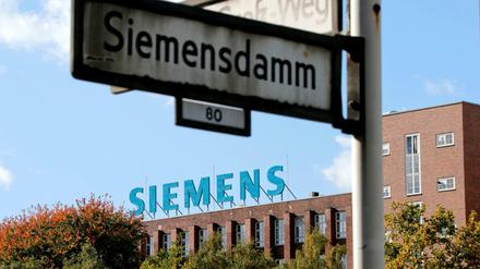 Siemens investiert zwar groß in Spandau, streicht zunächst aber 470 Stellen. 