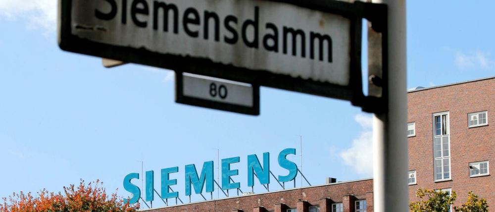 Siemens investiert zwar groß in Spandau, streicht zunächst aber 470 Stellen.