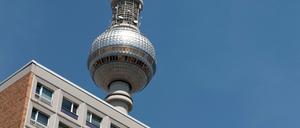 Der Berliner Senat hat sich für den "Mietendeckel" entschieden und somit eine Erhöhung der Mieten verursacht.