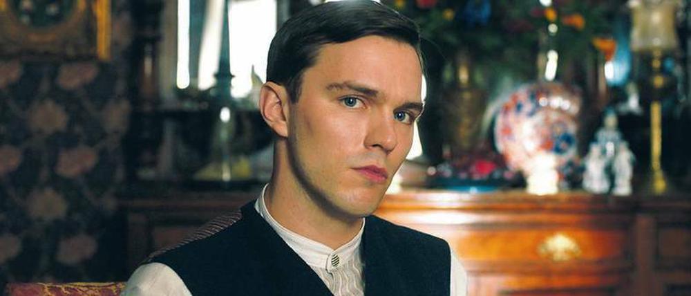 Nicolas Hoult als der junge Tolkien in Karukoskis Film. 