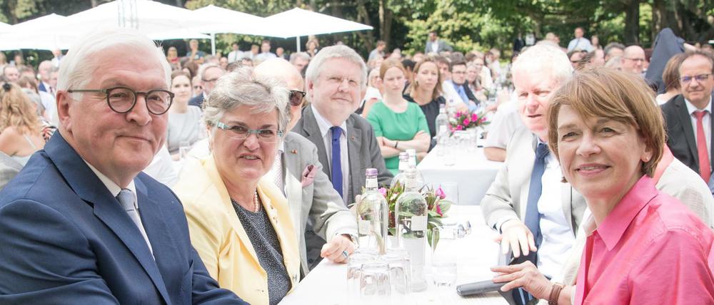 Bundespräsident Frank-Walter Steinmeier und seine Ehefrau Elke Büdenbender hatten am Dienstag ins Schloss Bellevue geladen.