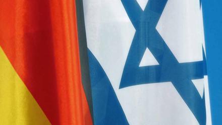 Wenn sich Fahnen streicheln im Wind. Michael Wolffsohn hält die proisraelischen Bekenntnisse der deutschen Politik für Sonntagsreden.