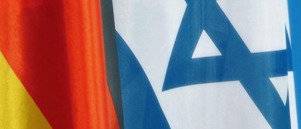 Wenn sich Fahnen streicheln im Wind. Michael Wolffsohn hält die proisraelischen Bekenntnisse der deutschen Politik für Sonntagsreden.