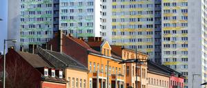 Historischer und moderner Wohnraum an der Frankfurter Allee im Berliner Bezirk Friedrichshain