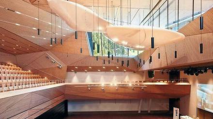 Handwerkskunst. Blick ins Innere der Konzerthalle Andermatt. 
