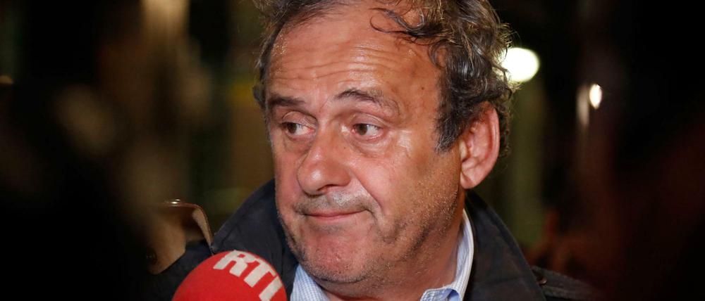 Erschöpft nach mehrstündiger Befragung: Michel Platini