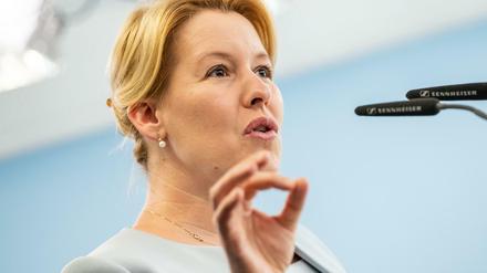 Bundesfamilienministerin Franziska Giffey (SPD) bei einer Rede.