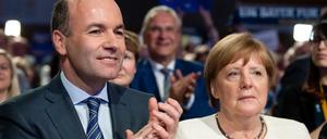 Nach dem EU-Gipfel weiß Kanzlerin Angela Merkel, dass sie Manfred Weber nicht gegen Frankreichs Präsident Emmanuel Macron durchsetzen kann.