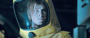 Reisen durch die Zeit sind nicht ungefährlich – vor allem, wenn ein Kernkraftwerk dabei eine Rolle spielt. Jonas Kahnwald (Louis Hofmann) muss sich in der zweiten Staffel von „Dark“ jedoch noch ganz anderen Gefahren aussetzen. 