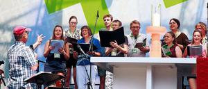 Soundcheck. Ein Chor probt beim Evangelischen Kirchentag. 