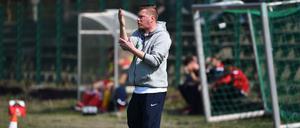 Der Mentor. Andreas Neuendorf ist bei Hertha BSC von der U 17 zur U 23 gewechselt.
