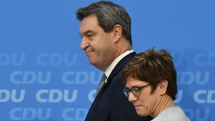 CDU-Chefin Annegret Kramp-Karrenbauer und CSU-Chef Markus Söder nach einer Pressekonferenz in Berlin.