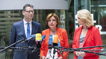 Die kommissarischen SPD-Parteivorsitzenden Thorsten Schäfer-Gümbel, Malu Dreyer und Manuela Schwesig. 