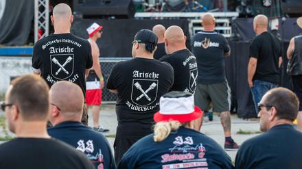 Die "Arische Bruderschaft" stellt den Sicherheitsdienst auf dem Festival.