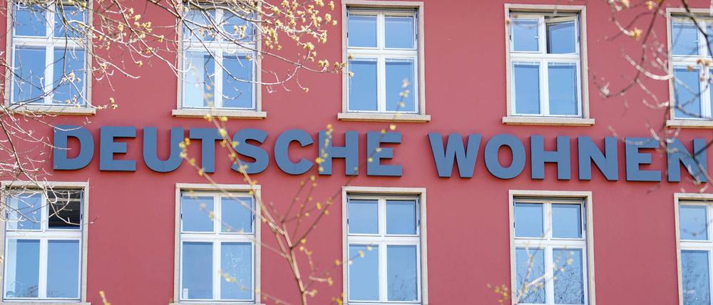 Ein Büro der Deutschen Wohnen in Neukölln ist von Unbekannten beschädigt worden.