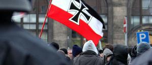 Aufmärsche, Drohungen, Gewalt - Experten warnen vor immer größeren Gefahren, die von Rechtsextremisten ausgehen. 