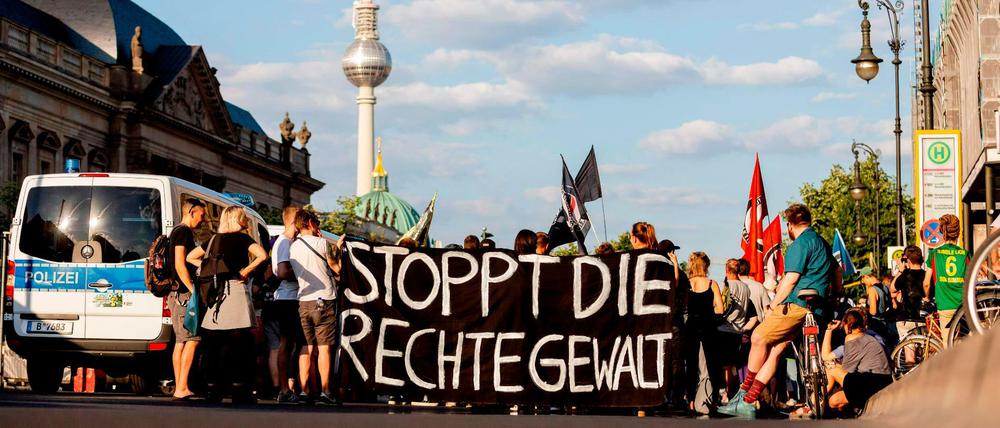 Demonstranten gegen rechte Gewalt beim Protest in Berlin