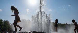 Platsch da! In diesen Tagen ist jede Erfrischung willkommen – wie hier am Lustgarten.