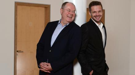 Peer Steinbrück und Kabarettist Florian Schröder.